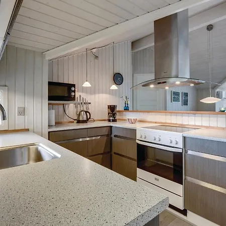 Cozy Home In Henne With Sauna 헨느스트랜드