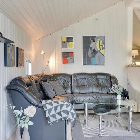 Cozy Home In Henne With Sauna 펜션 *