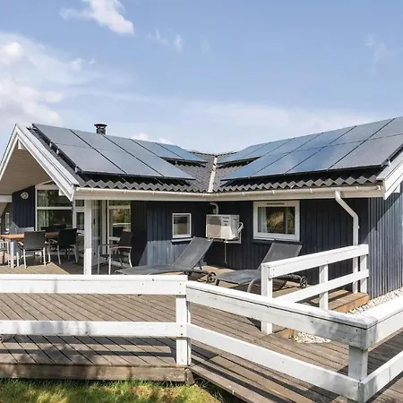 Cozy Home In Henne With Sauna 헨느스트랜드
